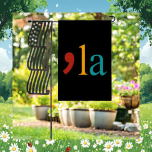 Comma La Kamala Harris 24 Garden Flag